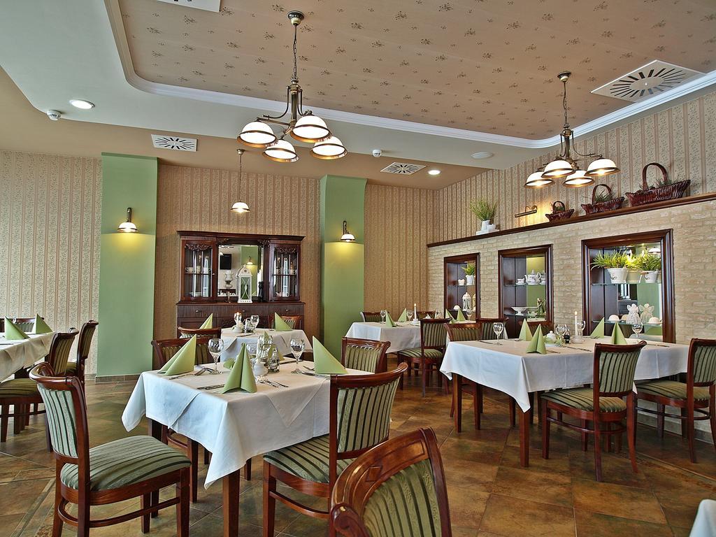 Hotel Fajkier Kroczyce Buitenkant foto